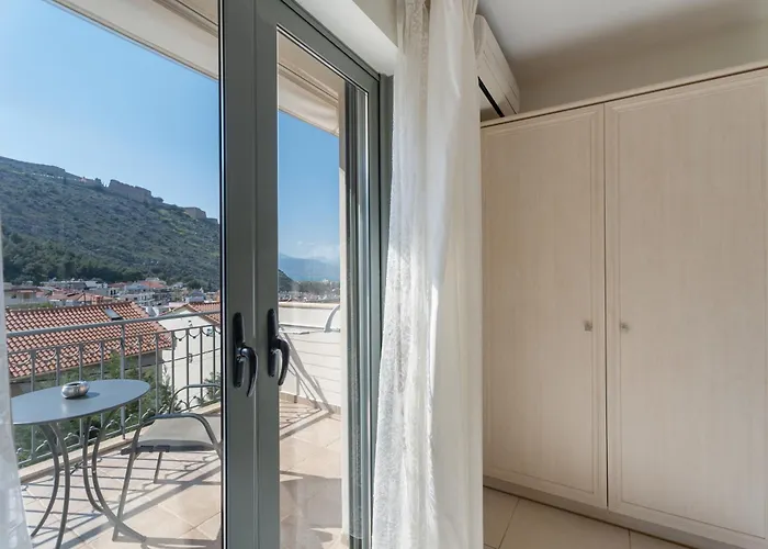 艾林农宾馆 纳夫普利翁