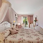 Отель Aerinon