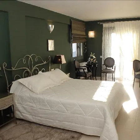 Отель Aerinon 3*